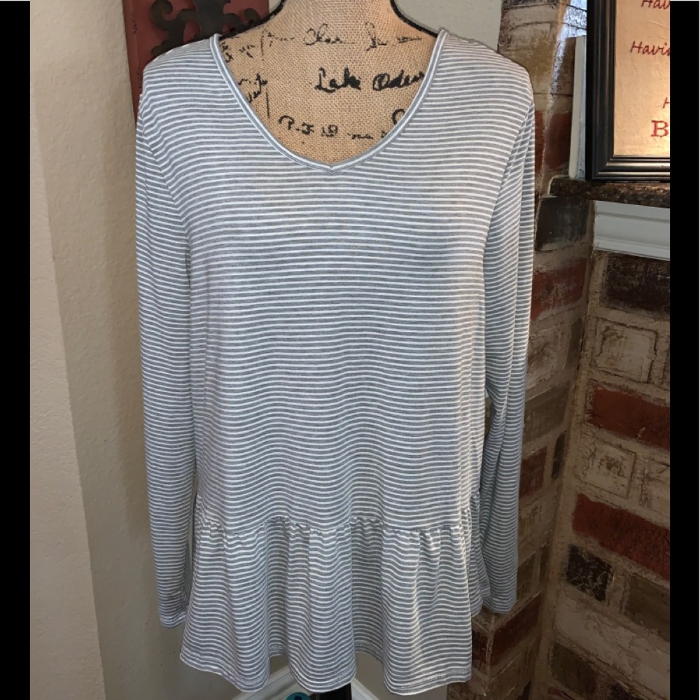 ⭐️Striped Ruffled Hemline Top - Picture 2 of 5